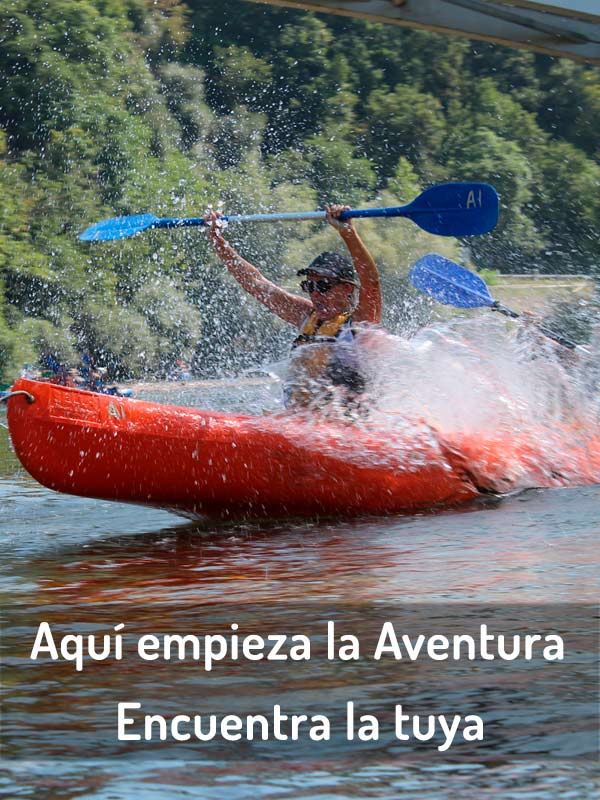 Persona en canoa entrando en el río dentro de la actividad en Asturias de descenso del Sella en canoa