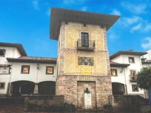 Imagen del exterior del Palacio Pintu o Palacio Pinto en Cangas de Onís