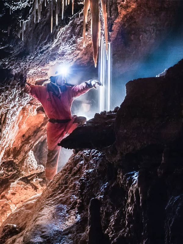 Como iniciarse en la actividad de aventura de espeleología y convertirse en espeleólogo