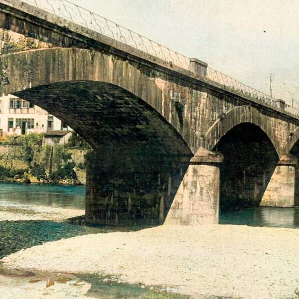 Puente original de Arriondas con sus tres arcos originales abovedados en 1867